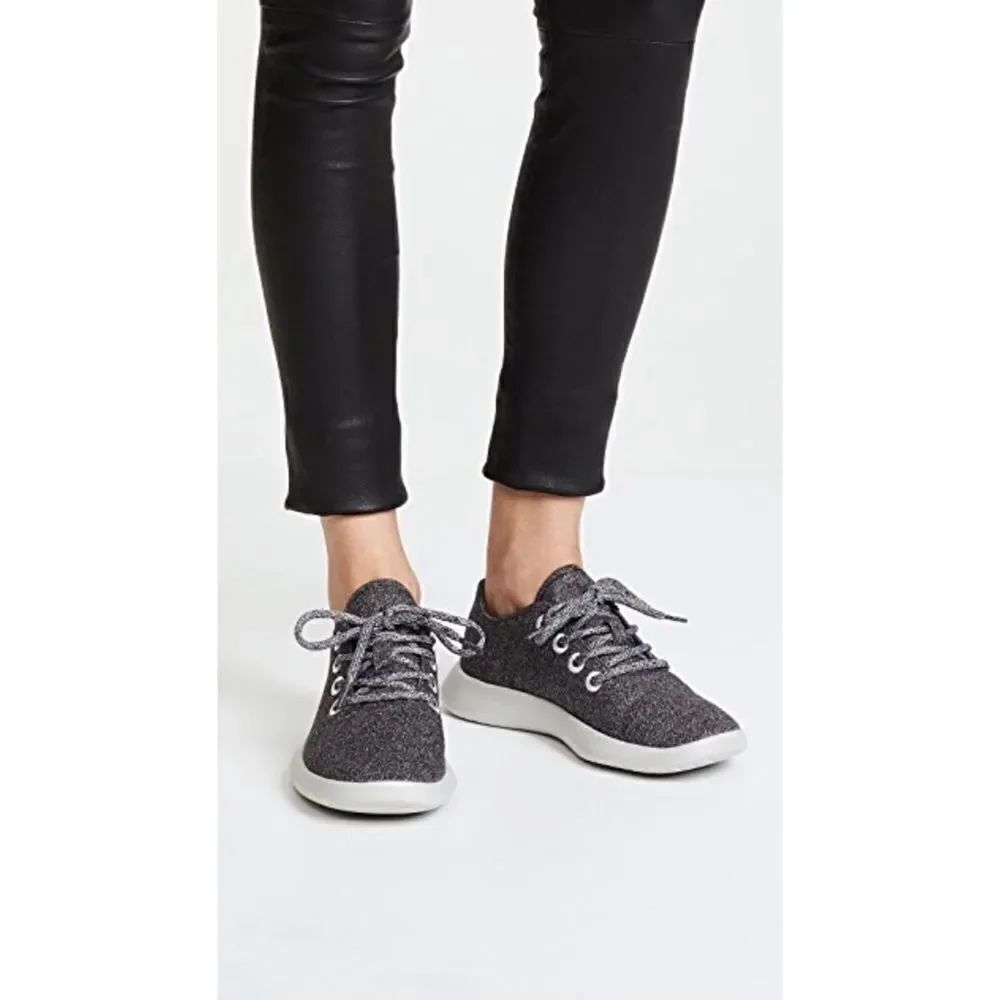 ✨HP✨Steve Madden
Women's Traveler Sneakers✨